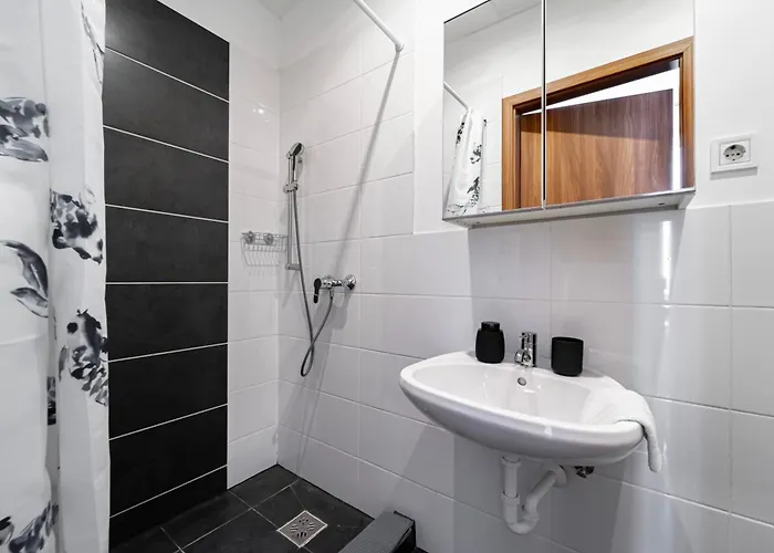 Premium With 4 Bedrooms 3 Bathrooms At Synagogue Apartamento