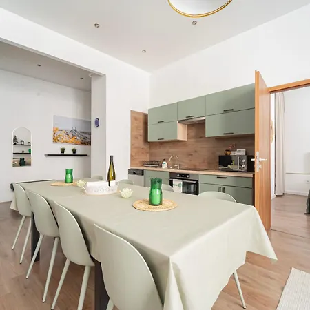 Premium With 4 Bedrooms 3 Bathrooms *