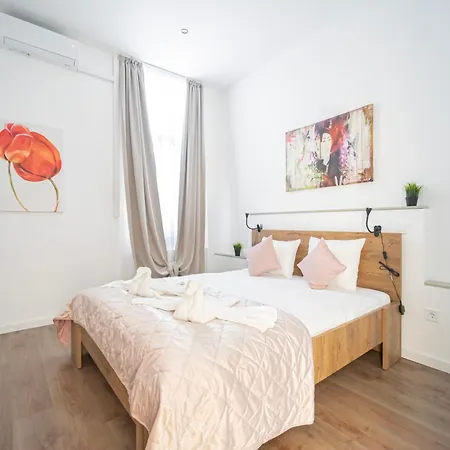 Premium With 4 Bedrooms 3 Bathrooms Apartment