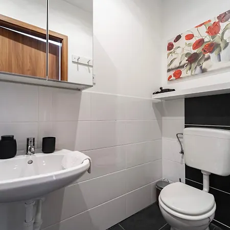Premium With 4 Bedrooms 3 Bathrooms Apartment *