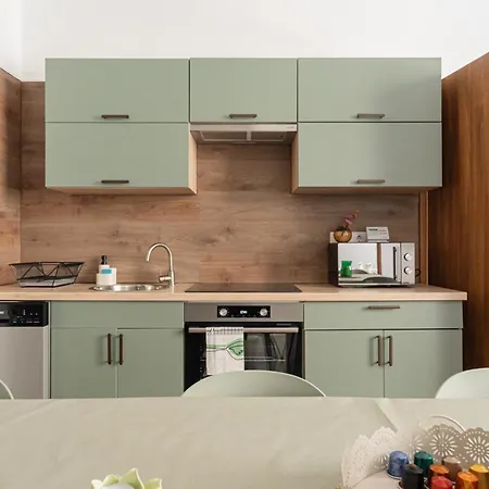 Premium With 4 Bedrooms 3 Bathrooms *