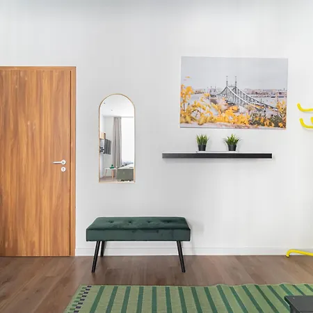 Premium With 4 Bedrooms 3 Bathrooms Apartment Budapest