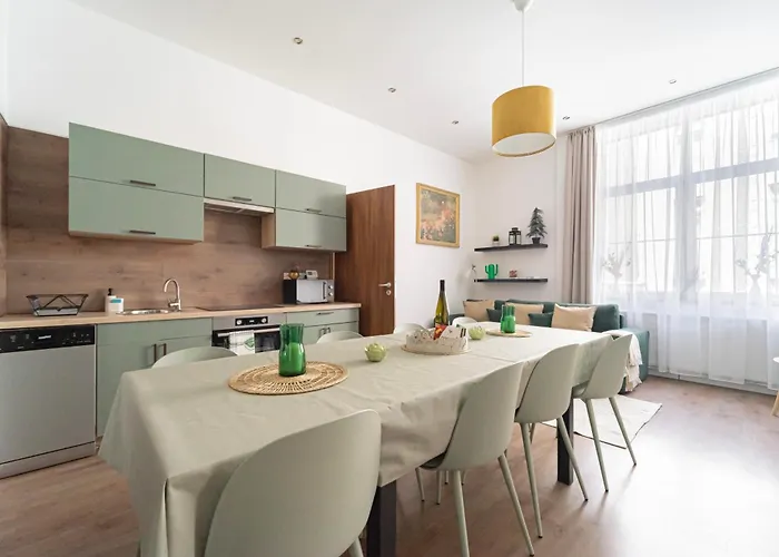 Premium With 4 Bedrooms 3 Bathrooms At Synagogue *
