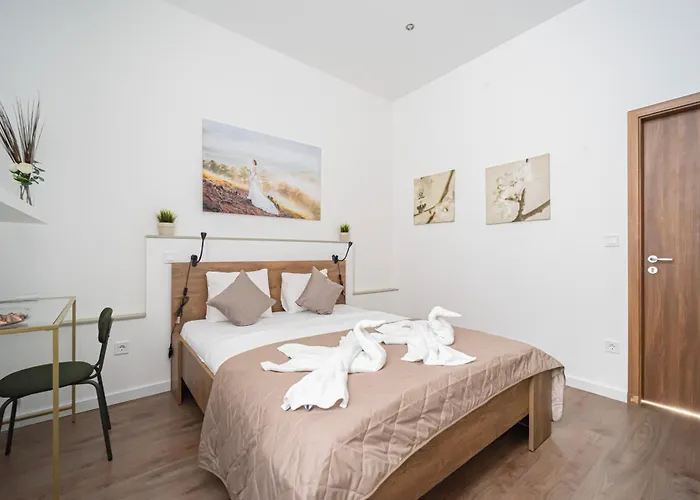 Premium With 4 Bedrooms 3 Bathrooms At Synagogue *
