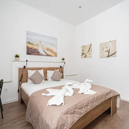 Premium With 4 Bedrooms 3 Bathrooms At Synagogue *