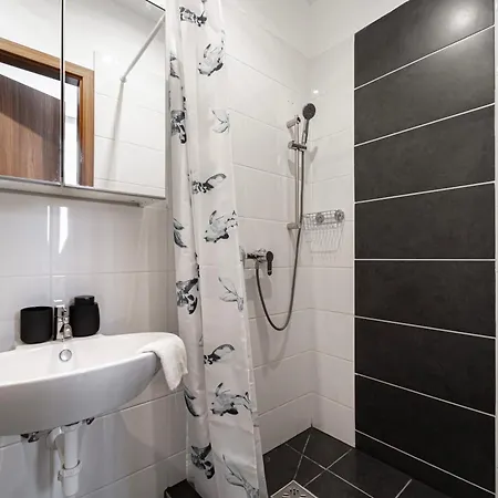Apartman Premium With 4 Bedrooms 3 Bathrooms At Synagogue *